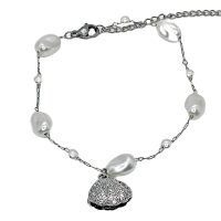 STAINLESS STEEL CLAM W/ PEARL BRACELET