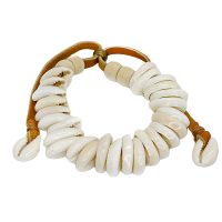 BR8182 BROWN SUEDE BRACELET WITH MULTI COWRIE SHELLS