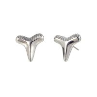 E2236 SHARK TOOTH STUD EARRINGS